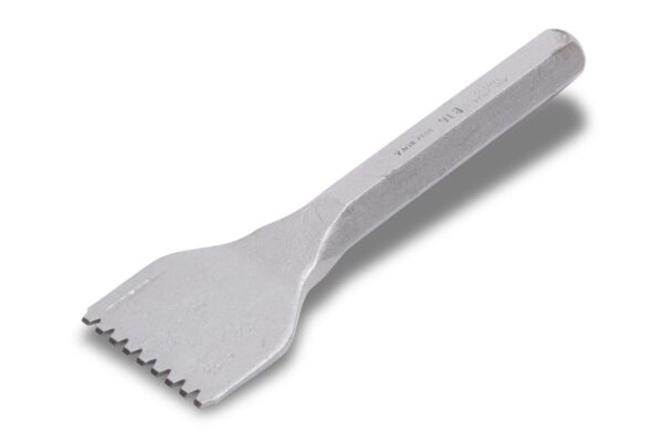 5bdf587ecb75093418c1fd6c.jpg 655B16 Marshalltown 7-1/2inx2-1/4in Toothed Mason Chisel w/ 3/4in Stock product image