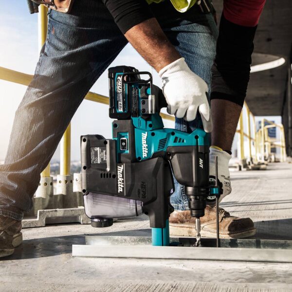 Makita GRH01M1W Action Shot 7 (drilling down in metal and concrete)
