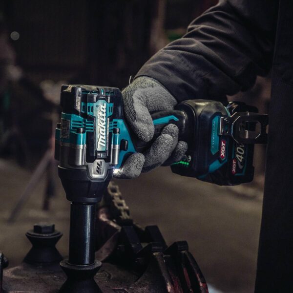 Makita GWT07D Action Shot 1 (fastening with large socket) GWT08D 40V XGT 1/2" Impact Wrench Kit w/ Detent Anvil Brushless Cordless 4-Speed Mid-Torque Sq. Drive 2.5Ah product image