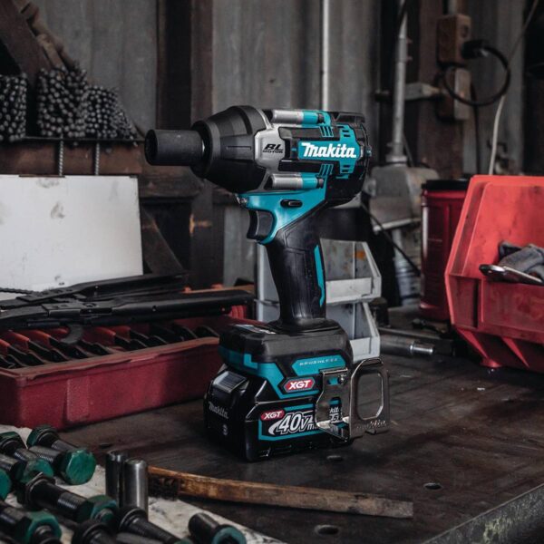 Makita GWT07D Beauty Shot 1 (work shop) GWT08D 40V XGT 1/2" Impact Wrench Kit w/ Detent Anvil Brushless Cordless 4-Speed Mid-Torque Sq. Drive 2.5Ah product image