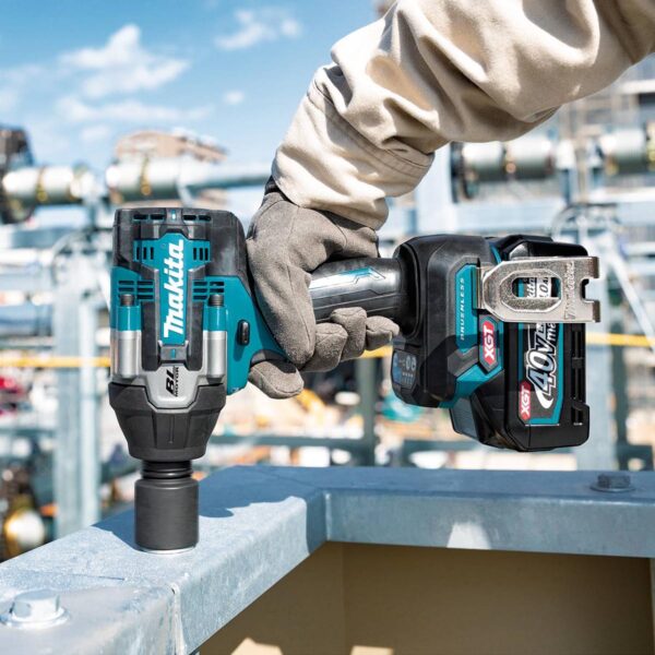 Makita GWT08D Action Shot (driving bolt) GWT08D 40V XGT 1/2" Impact Wrench Kit w/ Detent Anvil Brushless Cordless 4-Speed Mid-Torque Sq. Drive 2.5Ah product image