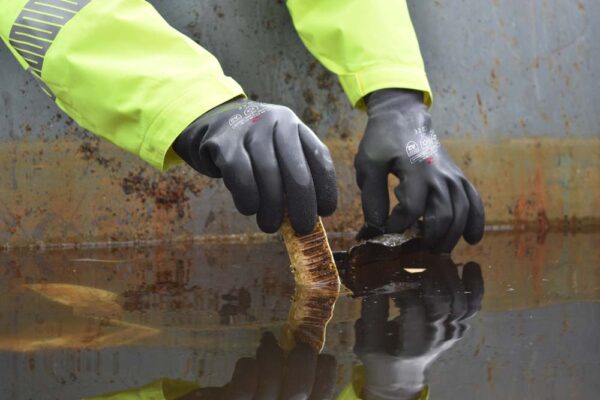 ccymgnelhqmzaohxrpmb Radians RWG28 Cut Protection Level A2 Dipped Waterproof Winter Gripper Glove product image