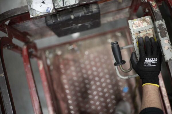 sl9epag4vumnqmugzs1f Radians RWG701 TEKTYE Touchscreen A4 Work Glove product image