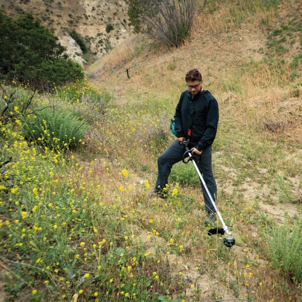 02438102-2cb3-4e63-b87a-1f32e26bfe1b_gru04m1_a_1500px GRU04M1 40V max XGT Brushless Cordless 17" High Torque String Trimmer Kit (4.0Ah) product image