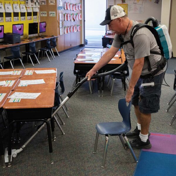 7b200202-c0cb-4a49-903b-a9e598db3076_gcv05t1x_a_1500px GCV05T1X 40V max XGT Brushless Cordless 2 Quart HEPA Filter Backpack Dry Vacuum Kit (5.0Ah) product image