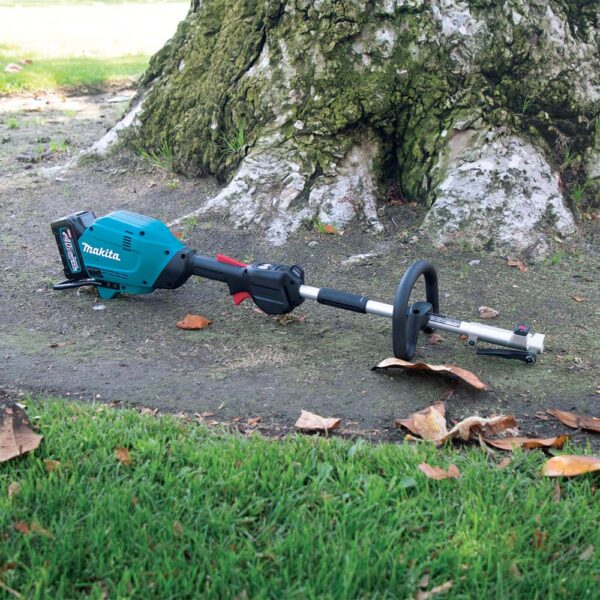 ec8e484e-60dd-4542-b33e-e8c693893f8e_gux01jm1x1_b_1500px GUX01JM1X1 40V max XGT Brushless Cordless Couple Shaft Power Head Kit with 17" String Trimmer Attachment (4.0Ah) product image