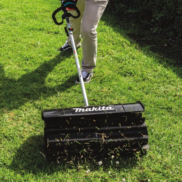 Makita SW400MP Action Shot 2 SW400MP Paddle Sweep Couple Shaft Attachment product image