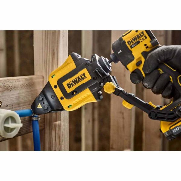 dewalt-impact-connect-pex-pinch-clamp-attachment-dwapxpir-detail-view-7 DWAPXPIR