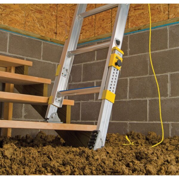 Werner D1816-2EQ 16ft Type I Aluminum D-Rung The Equalizer Extension Ladder, 250 lb Duty Rating product image