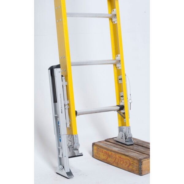 Werner D7120-2 20ft Type IAA Fiberglass D-Rung Extension Ladder, 375 lb Duty Rating product image
