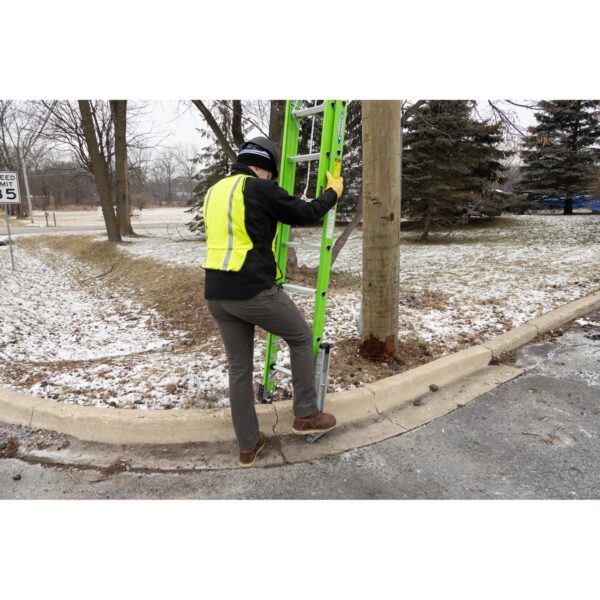 Werner B7128-2X9295 28ft AERO Type IAA Fiberglass Box Rail/Tri-Rung Extension Ladder with Leveler and Bracket Support Kit, Safety Green product image