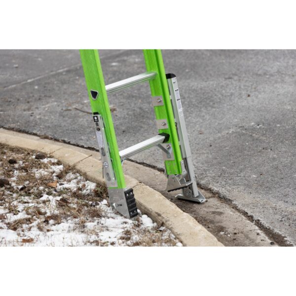 Werner B7128-2X9295 28ft AERO Type IAA Fiberglass Box Rail/Tri-Rung Extension Ladder with Leveler and Bracket Support Kit, Safety Green product image