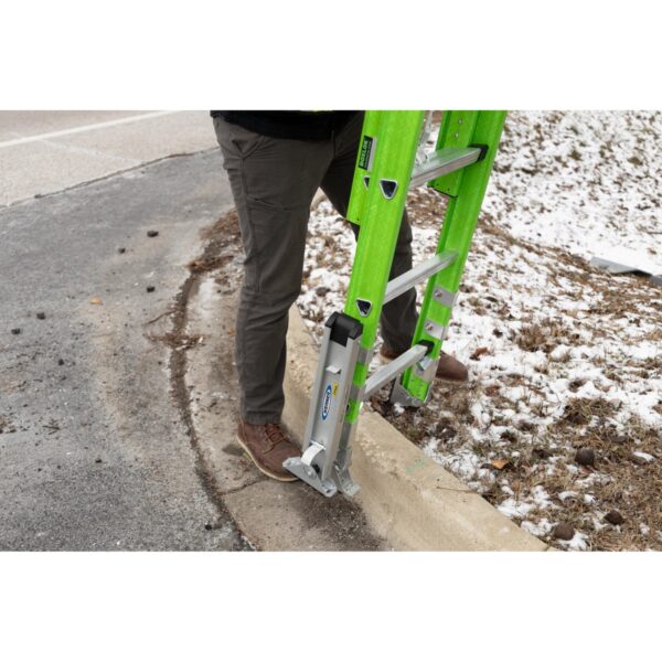 Werner B7128-2X9295 28ft AERO Type IAA Fiberglass Box Rail/Tri-Rung Extension Ladder with Leveler and Bracket Support Kit, Safety Green product image