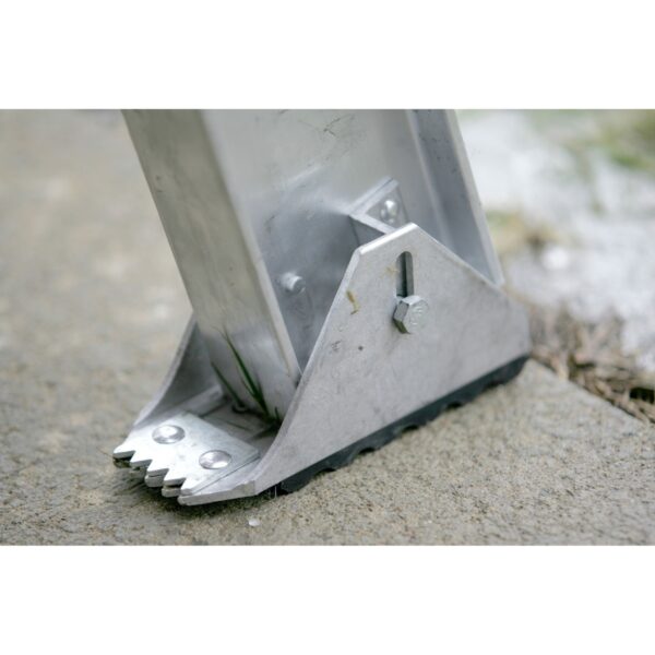 Werner 560-3 60ft Type I Aluminum Round Rung Extension Ladder, 3-Section, 250 lb Duty Rating product image